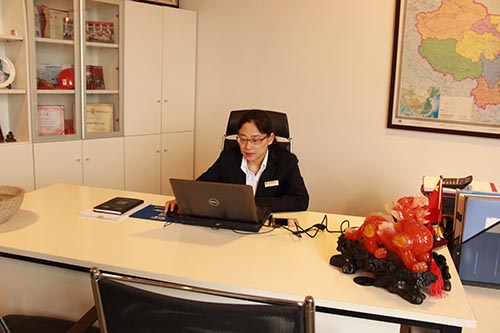 齊峰總裁周章英女士